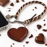 【本革】スマホストラップ ハートチョコレート|ハートチャーム付きハンドストラップ|バッグチャーム|大人かわいい ギフト 