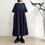 ゆったりオーバーサイズのワンピース　* Cotton 素材 濃紺のストライプ柄  *