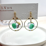 緑の りんご ピアス イヤリング / ハンドメイド カラービーズ 果物モチーフ グリーンアップル スワロフスキー サージカルステンレス 
