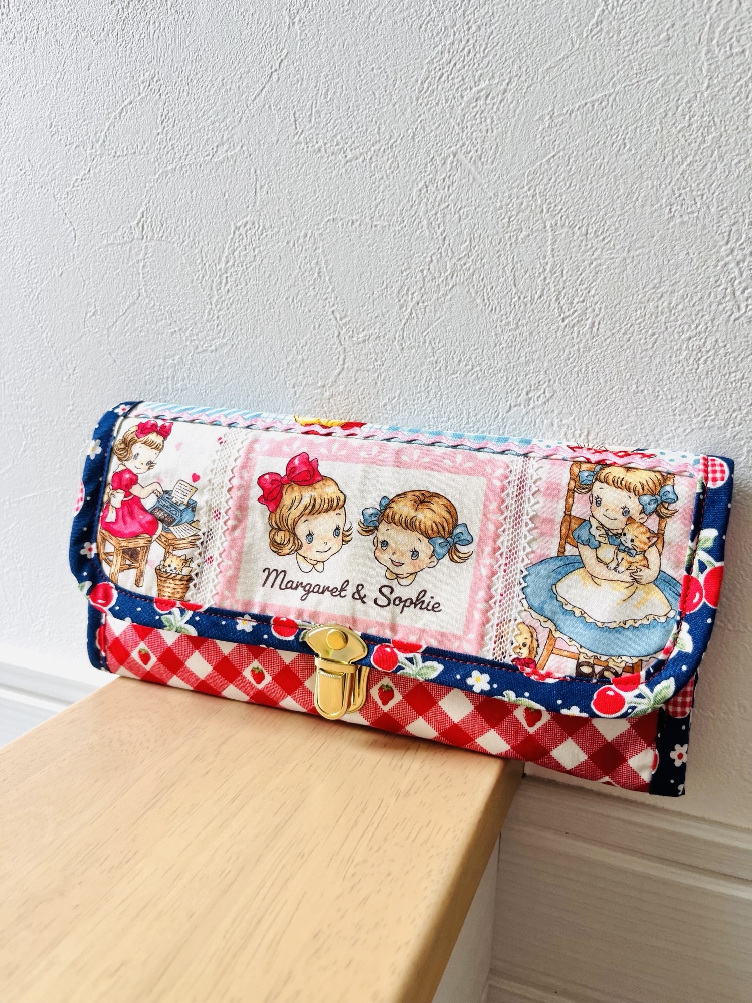 可愛いもちやすい長財布　「なかよし姉妹マーガレットアンドソフィー」 4,380円