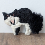 *⋆⸜ハチワレ⸝⋆* シャーシャーやんのか 手刺繍ブローチ
