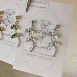 【 pierce / 樹脂earring 】 華奢 な ビジュー × リーフ 