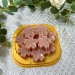 さくらの花 桜あんの蒸し菓子