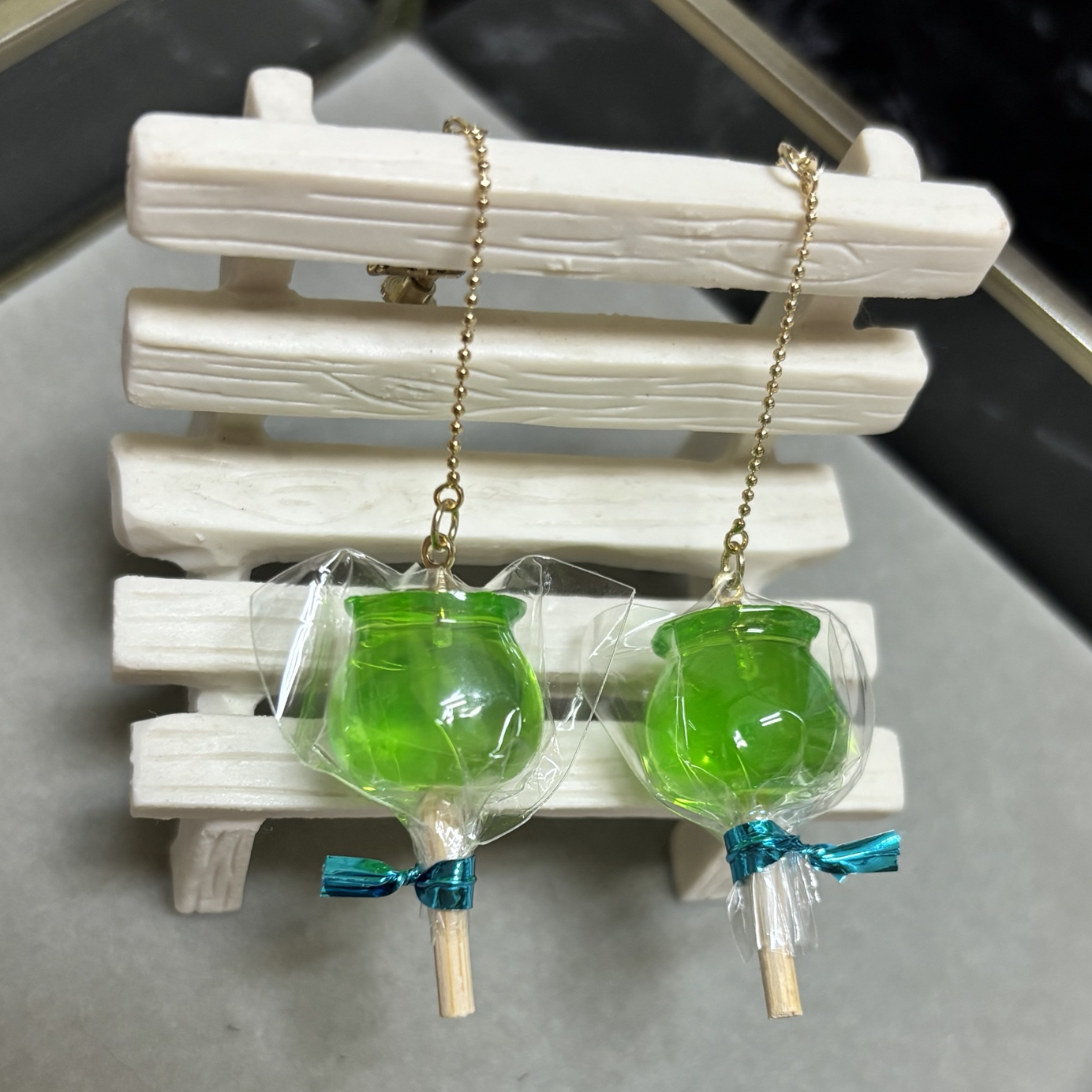 ゆらゆら揺れる🍎りんご🍎のイヤリング(ピアス) - 小春日和 | minne