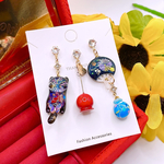 一点限定❣️ ハンドメイド ピアス イヤリング アシンメトリー 猫🐈⸒⸒⸒⸒ ヨーヨー お祭りモチーフ 🍧🎇🎆