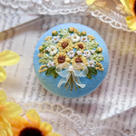 《受注制作》夏風にゆれる向日葵の花束♡︎リボン刺繍♡︎ヘアゴム/ブローチ/チェーン♡︎プレゼント　ギフト　贈り物