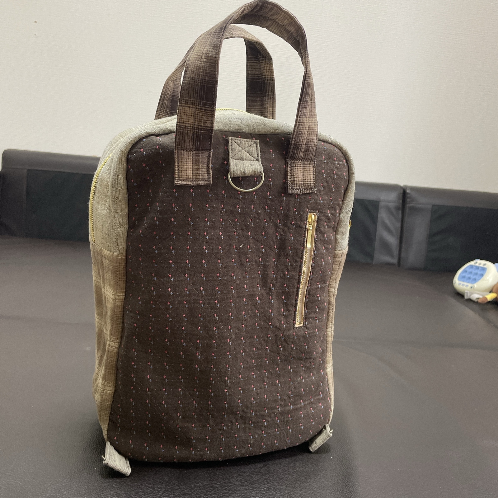ハンドメイド 2WAY リュック・手提げバッグ 女の子とねこのアップリケ ハンドメイド 2WAY リュック・手提げバッグ 女の子とねこのアップリケ