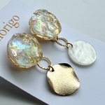 耳元を涼しくしてくれるシェルのピアス　シェル　2way  レジン　アレルギー対応　サージカルステンレス　夏　貝殻　オーロラ　ゴールド　