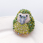 カカポのブローチ /鳥モチーフ ビーズ刺繍ブローチ おしゃれのアクセントに