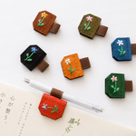 手刺繍の花モチーフ 本革マグネットペンクリップ｜手帳・読書・名入れ対応