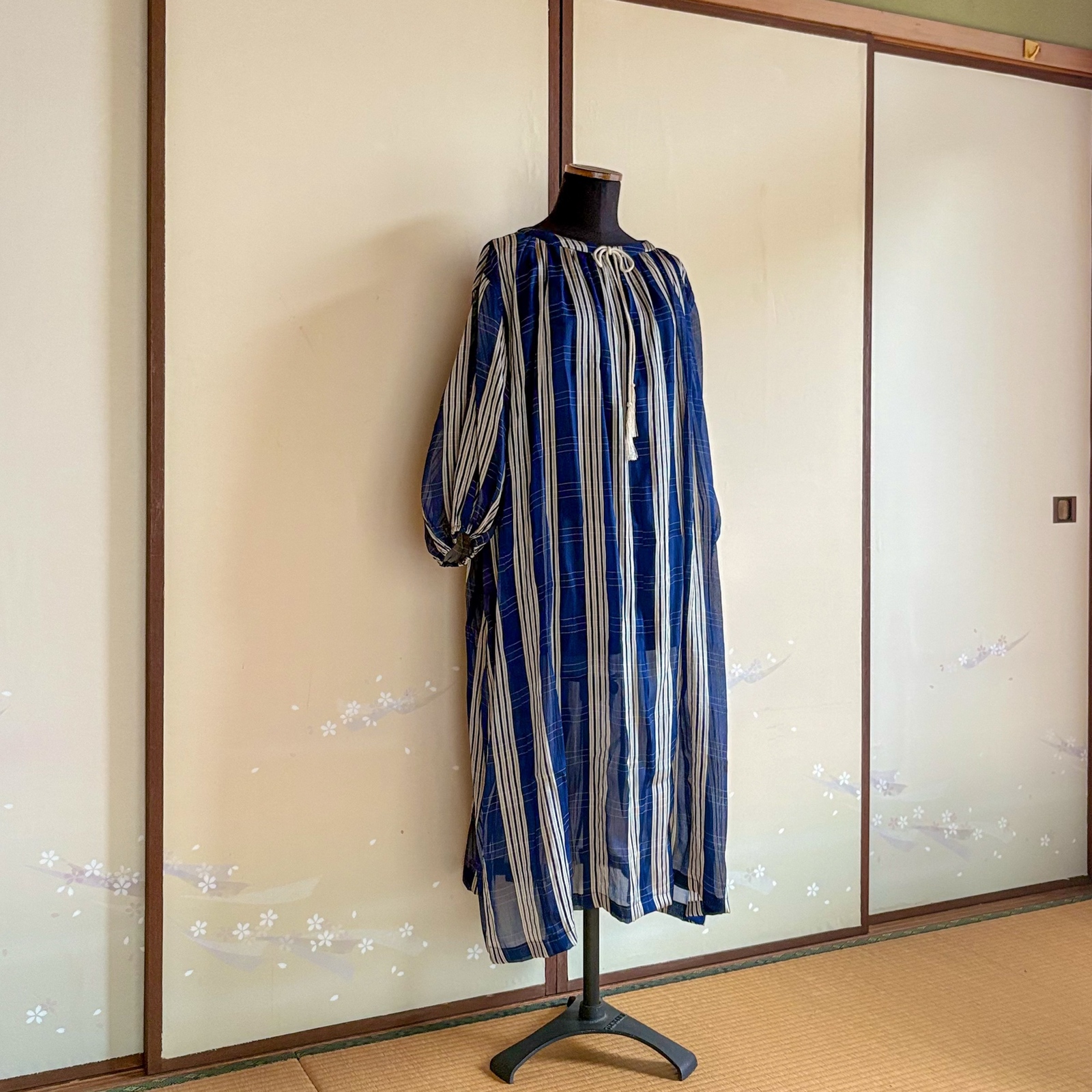 着物リメイク 黒紋付 ロールカラーワンピース - Re:kimono Takao