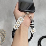 【新色】お花4つ ホワイト×ブラック パラコードスマホハンドストラップ｜大人かわいいスマホストラップ　推し活　コットンパール　モノトーン　軽量　落下防止