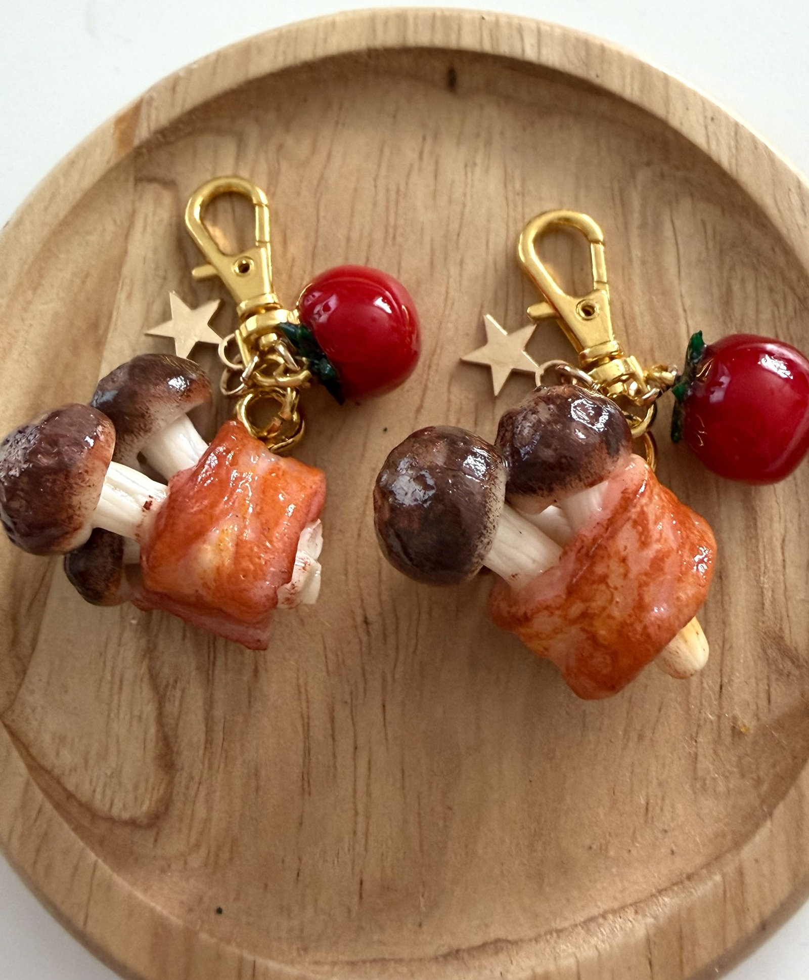 ♡ハワイアンハムステーキ♡　ぶた　チャーム　キーホルダー　フェイクフード ハンバーガー チャーム 食品サンプル ミニチュアフード フェイクフード