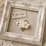 fantasy flowers  ファンタジーフラワーのブローチ  white・silver charm