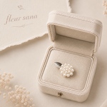 flower motif  シルキーパールとメタルチャームのブローチ  white・silver