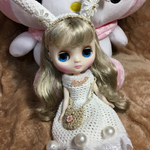 ブライス ニットドレスとうさぎの耳のヘアバンドとポシェット