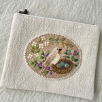 コットンリネンと刺繍小鳥の巣のファスナー付小物入れ　