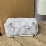 刺繍入りヌビ生地の横長ポーチ　＊ベージュ×イチゴ