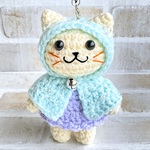 雨の日もカッパがあればへっちゃら猫さん【ストラップ】