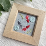 金魚　木枠水槽　刺繍フレーム　インテリア　置物　手刺繍