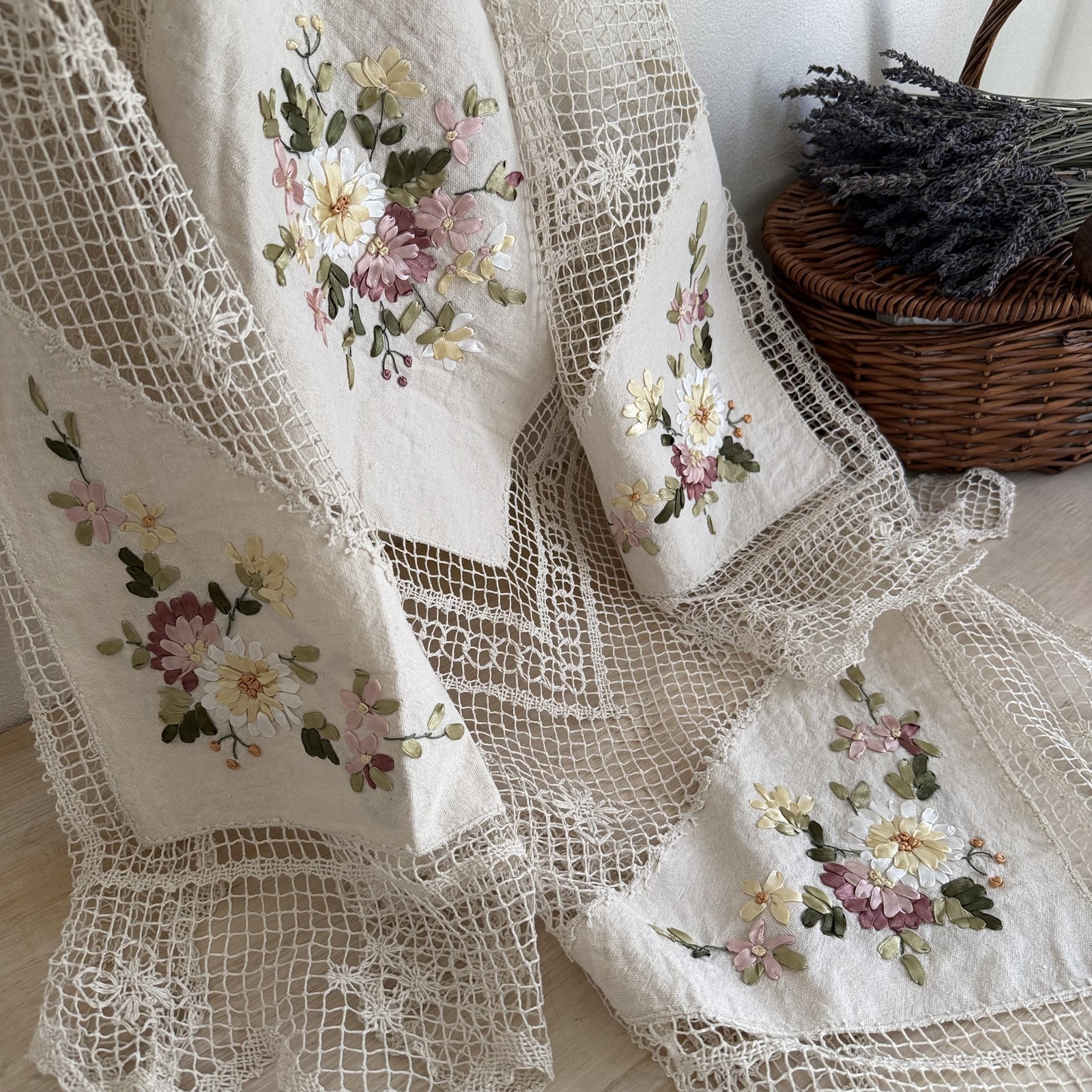 ヴィンテージ✧*。クロスステッチ刺繍✧*。テーブルクロス ヴィンテージ テーブルクロス クロスステッチ刺繍 北欧刺繍 コットン