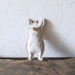 フレンチブルドッグのオフホワイト革マスコット