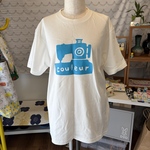 ロゴ入りTシャツ