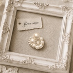 dress-up brooch〈petit〉サムネイルブローチ  white・silver