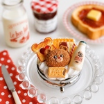 くまとこんがり焼けたパンのピルケース　スイーツデコ　