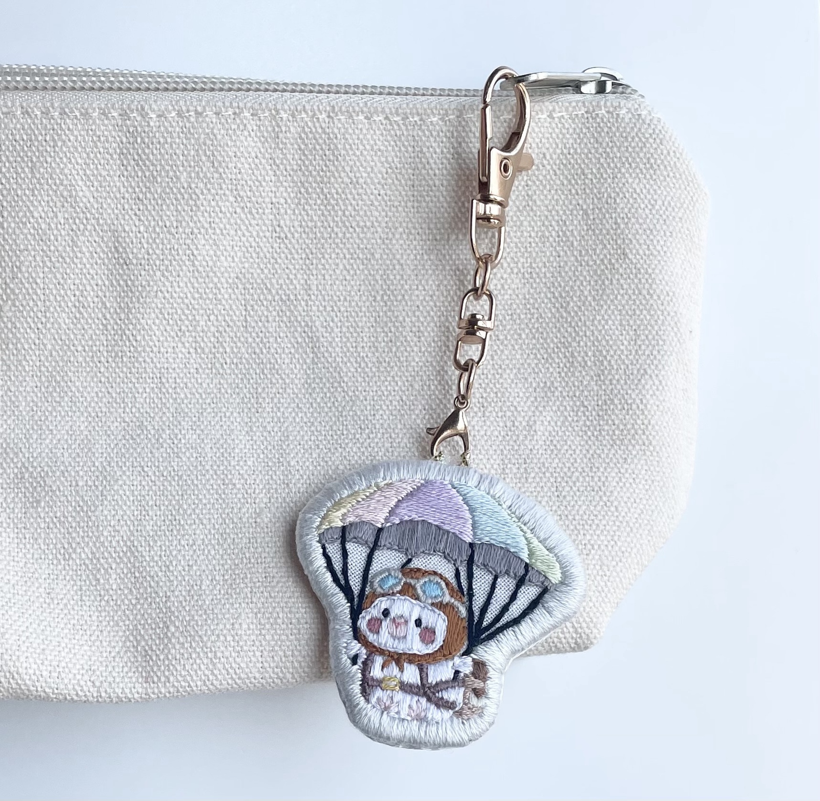 パラシュートに憧れた鳥さん｜手刺繍キーホルダー｜文鳥｜バッグ