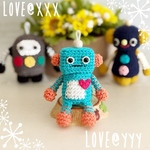 あみぐるみキーホルダー🩵レース糸で編んだ可愛いロボットくん①