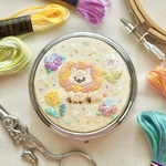 ライオンとお花 動物刺繍アクセサリーケース