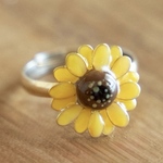 ひまわりリング(指輪)🌻⌇ワイヤーとレジンで咲かせる夏の向日葵//   サージカルステンレス316変更可能