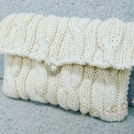 ケーブル編みニットクラッチバッグ