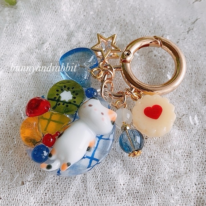 ピクニック猫ちゃん♬.*ﾟレジンキーホルダー - bunnyandrabbit GALLERY