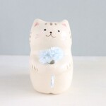 トラ猫とドライフラワーの置物　（陶器製）