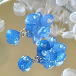 雨粒の紫陽花イヤリング(ピアス変更可)　雨上がりのお花のアクセサリー　アジサイ　あじさい　梅雨　浴衣