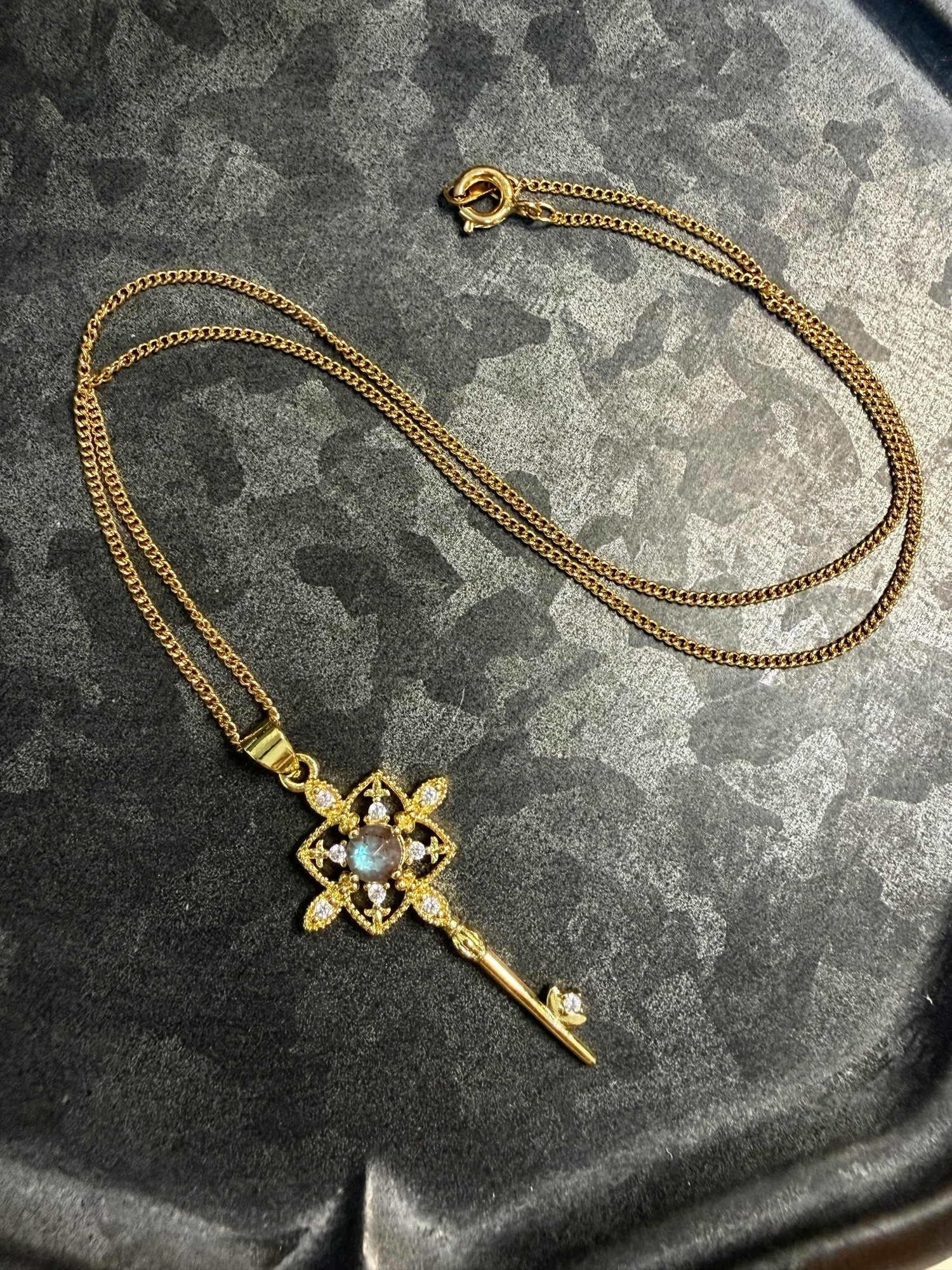 saphiret】アンティークサフィレット keyネックレス ゴールド - Lily