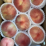 大玉！あかつきと夢みずきのミックス‼️硬いと思いきや優しい食感が絶妙な桃🍑