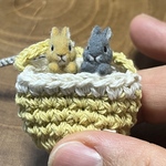 ちっちゃなうさぎさん　編みかごつかまり立ち