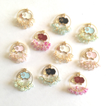 カラフルひつじ♡きらきらフープの中で揺らして。【イヤリング or ピアス】