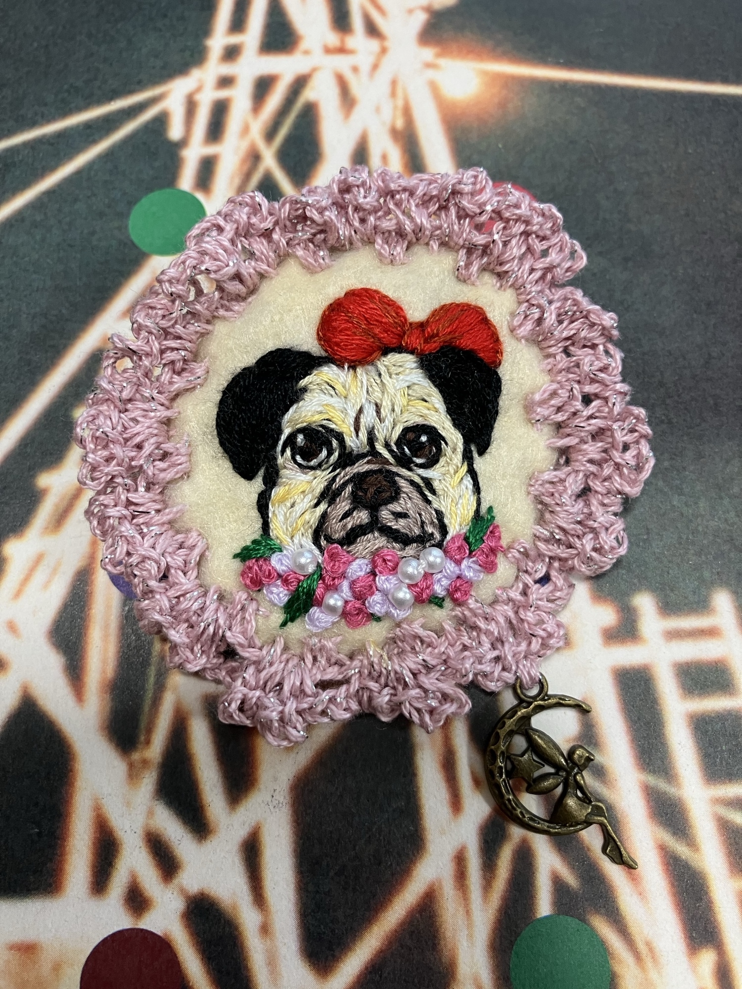 猫刺繍ブローチ りんごの猫 - taotao | minne byGMOペパボ 国内最大級