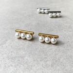 パイプバーと3連パールのピアス/イヤリング