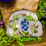 葡萄に宿る鳥(がま口、刺繍)