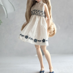 《受注制作》　22cmドール服　スモッキングとお花の刺繍のワンピース