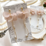 《くすみピンク》 パール 花びら イヤリング ピアス ゴールド ブライダルアクセサリー お呼ばれ ウェディングフォト ギフト 花 結婚式 ウェディング 成人式 セレモニー フォーマル 浴衣