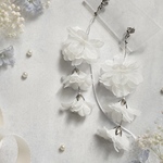 🪽【𝐍𝐨.𝟐𝟔𝟑】𝐥𝐢𝐤𝐞 𝐚𝐧 𝐚𝐧𝐠𝐞𝐥*　ホワイト　フラワー　ブライダル　結婚式　ウェディング　アクセサリー　ピアス　イヤリング　白　花　フラワー　シフォン　オーガンジー　花嫁　大ぶり