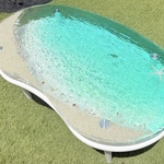 新ガラスセンターテーブル　エメラルドグリーンの海　ムーンビーチ  ビーンズ 型 ローテーブル 幅 90 奥行 49 高さ 38.5 cmホワイトガラスコーヒーテーブル