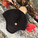 リアルファーのボンボン付き。耳まで隠れるベビーニット帽【送料無料】