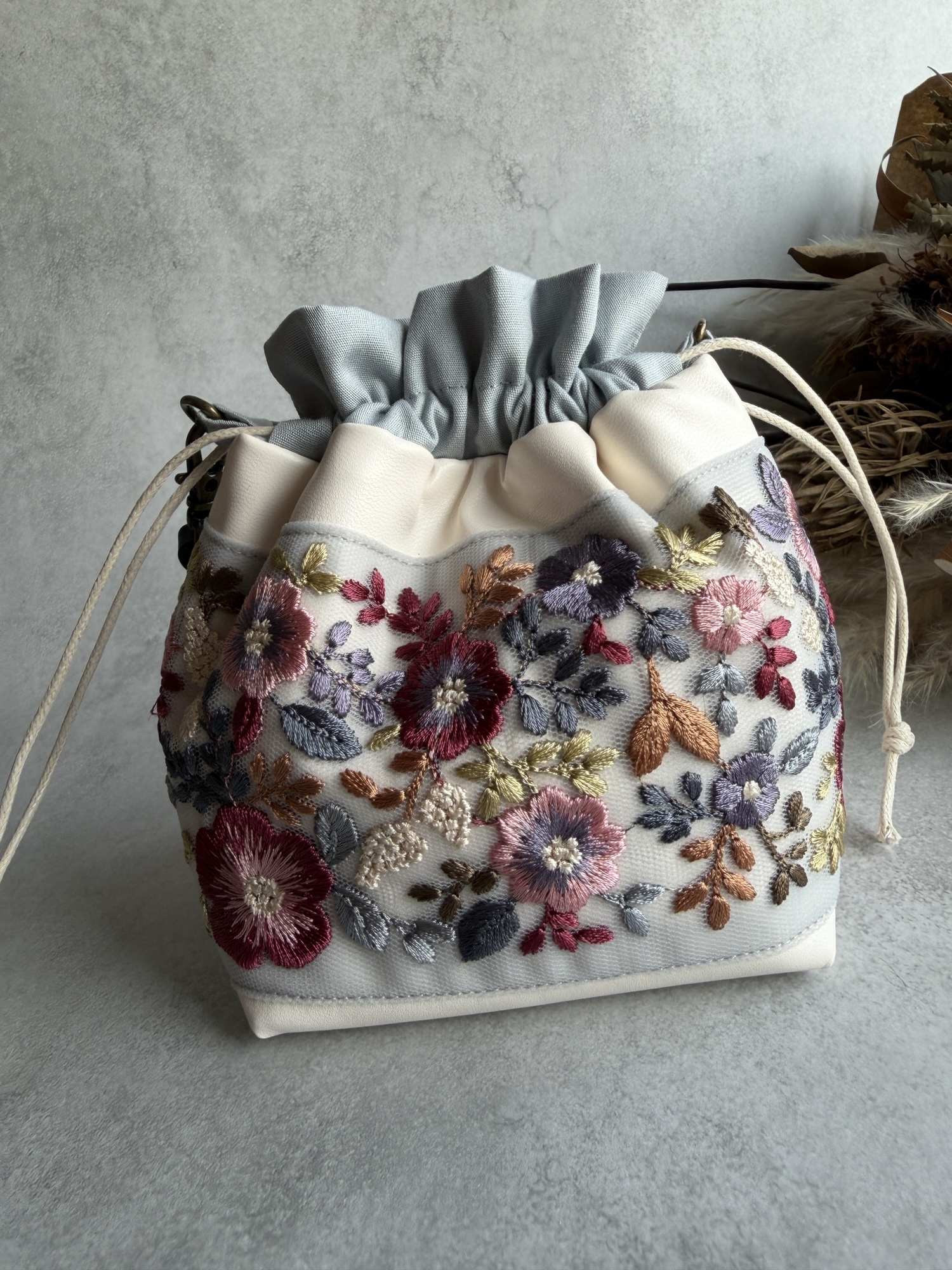 合皮 x 花柄 インド刺繍リボンの巾着ポーチ ハンドメイド インド刺繍